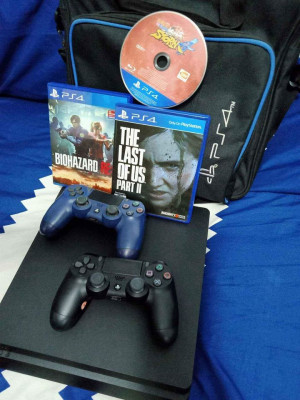 ps4 slim , 2controllers with games