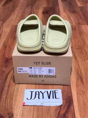 YEEZY SLIDE RE SIN