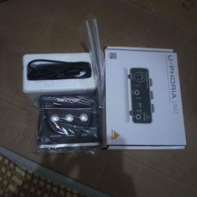 Behringer u-phoria m2