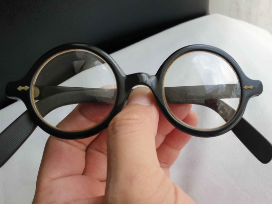 Vintage Round Eyeglass