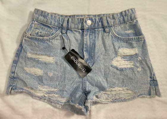 TERRANOVA TATTERED HIGHWAISTED MOM SHORTS