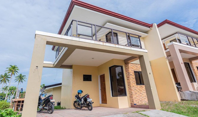 Gorgeous Modern House and Lot in Estanza Legazpi City