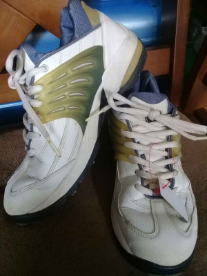 Running shoes for men and women