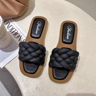 Flat sandal
