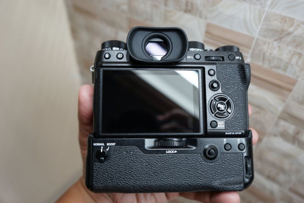 Fujifilm XT2 with Fuji Battery Grip and Lens (3k SC Only)