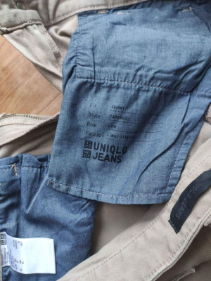 Uniqlo Skinny Tapered 2 Way Strech Khaki size 29 to 31