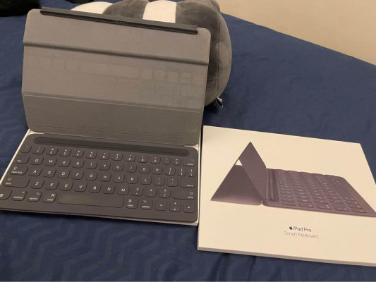 ipad pro smart keyboard (SIZE 10.5)