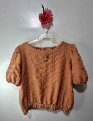 Puffed sleeves blouse