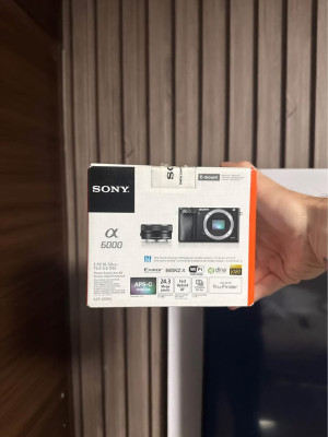 a6000 Sony Camera with 16-50mm zoom lens