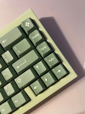 [SELLING] QK65 Green/Chroma Barebones (Repainted)