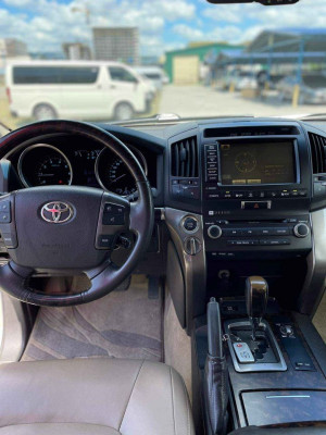 2010 Toyota landcruiser 200 vx.r