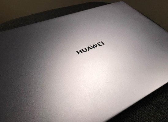 Huawei MateBook D14 AMD Ryzen 7 3700U 8GB RAM 512GB SSD AMD Vega 10 Graphics