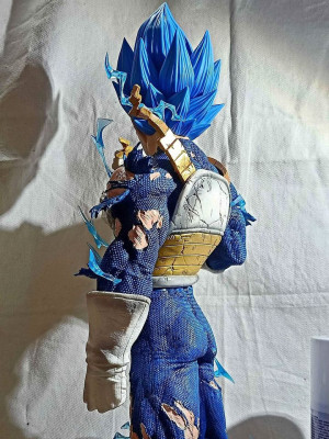 DBZ Vegeta Figure with 3 extra Heads 1 with light