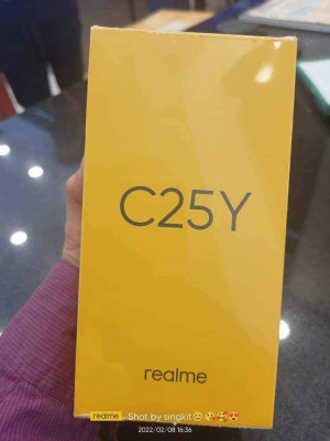 BRAND NEW REAMLE C25Y 4/64GB