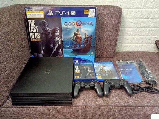 PS4 PRO 1TB (model 7218b)