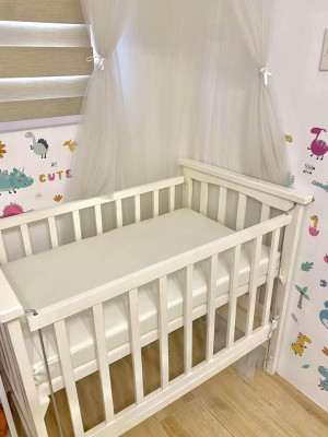 Baby crib with uratex foam