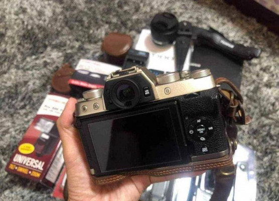 Fuji XT100 - Mirrorless with Accessories