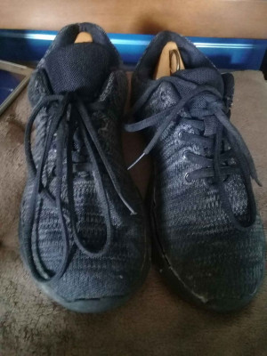 Running shoes for men and women