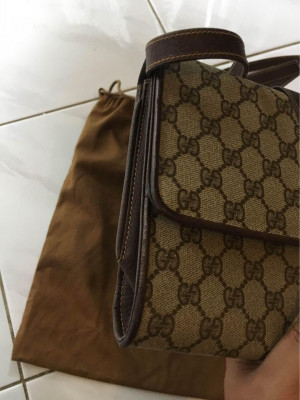 GUCCI SLING BAG