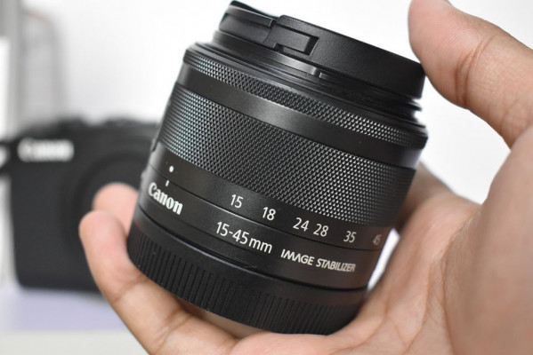 Canon eos m100 (with box)