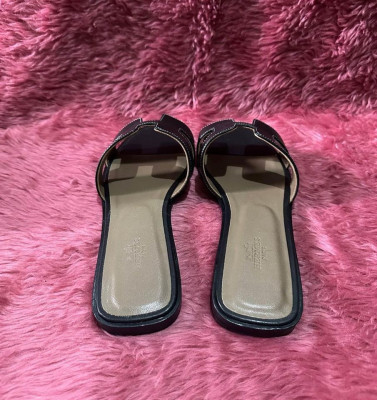 Preloved Hermes Women's Oran black sandals