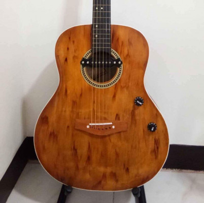 Brandnew Acoustic guitar with Pick up
