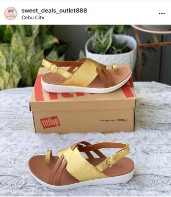 Brand new Fitflop loopy sandal artisan gold