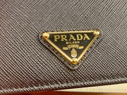 0RIG!Prada*wallet (w/ official receipt)