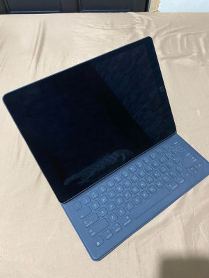 iPad Pro 12.9 Inch 2017 with magic keyboard