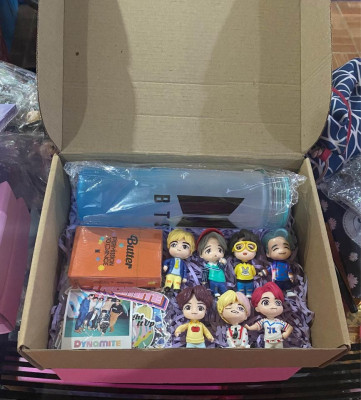 CUSTOMIZE BTS GIFT SET