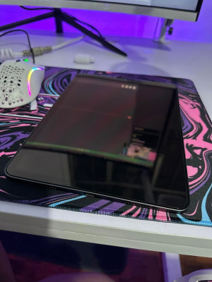 Ipad Air 5 (64gb) with spigen tempered glass and spigen ultra hybrid clear case