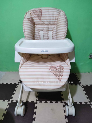 Aprica parenting station