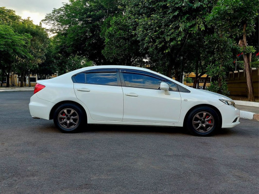 Honda Civic FB M/T (RARE)