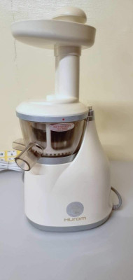 Hurom slow juicer