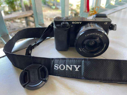 Decluttering: For sale Sony A6000 mirrorless camera.