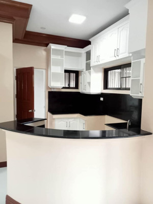 HOUSE & LOT FOR SALE