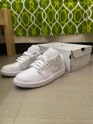 Women’s Air Jordan 1 low triple white