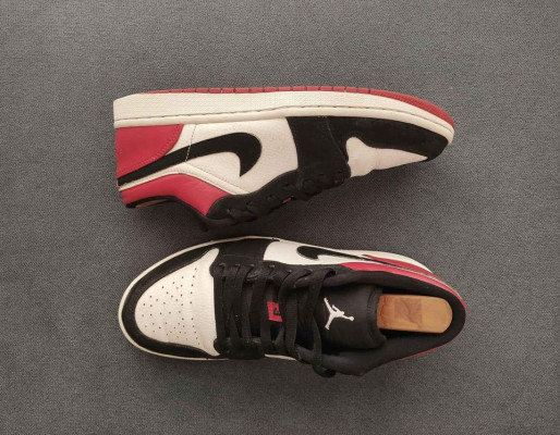 Air Jordan 1 Low SE Black Toe