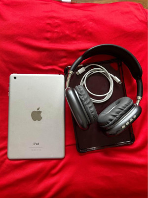 iPad Mini 2 32Gb Wifi Only Silver Apple with Free wireless headphones Negotiable