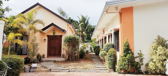 HOUSE AND 3 APARTMENTS FOR SALE