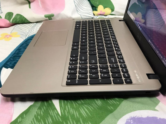 ASUS VIVOBOOK. CORE I5 8TH GEN 8GBRAM 128GB SSD