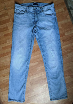 Uniqlo Slim Straight W30 to 31