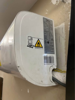 Midea celest 1hp split type inverter 1 year used only