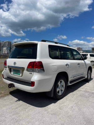2010 Toyota landcruiser 200 vx.r