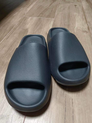 Yeezy slides Onyx