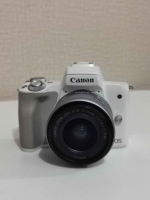 Canon M50