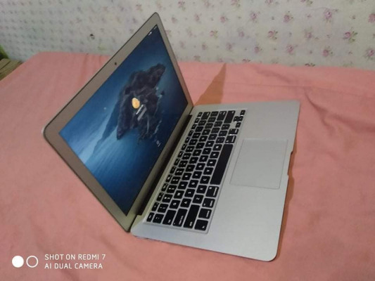 MacBook air 2017 1.8GHz 8gb Ram /13inch. Php: 25,000 free delivery