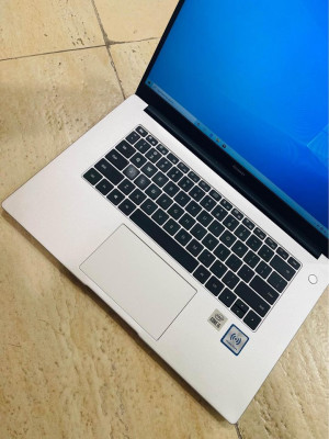 HUAWEI MATEBOOK D15 CORE i5 10TH GEN. 8GB RAM 512GB SSD STORAGE