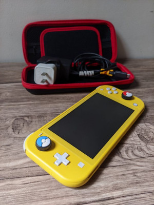 Nintendo Switch Lite (Yellow)