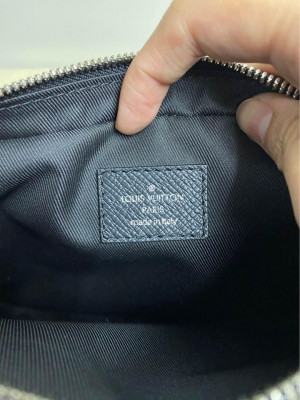 Louis Vuitton Outdoor Black Taiga Bumbag